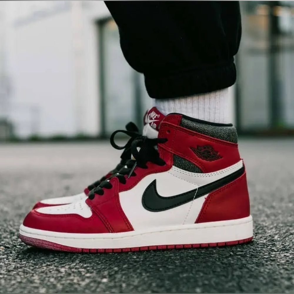 Air Jordan 1 Retro High OG 'Chicago Lost & Found'
